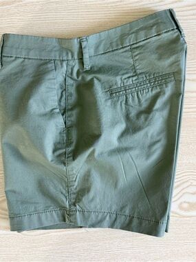 Old Navy Women's Olive Green Flat Front Shorts
